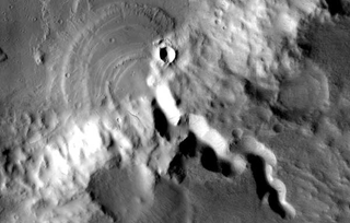 Illustration for article titled Sulfuric Acid Floods Created Martian "Grand Canyon"